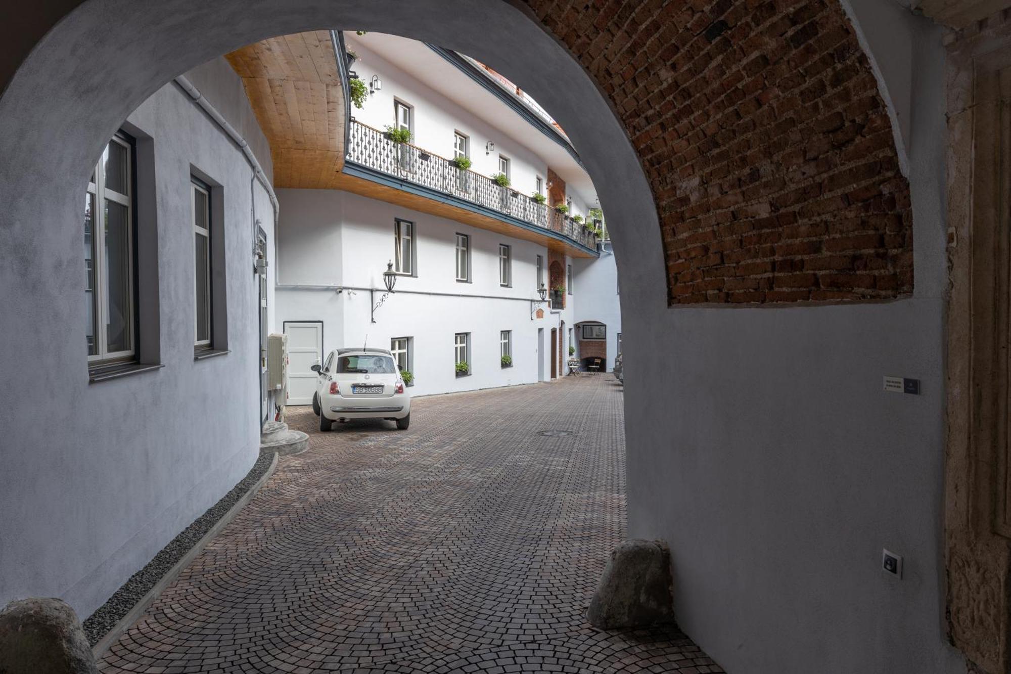 Magister Seven Bed and Breakfast Sibiu Buitenkant foto